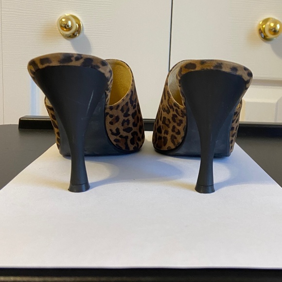 EUC Stuart Weitzman Suede Leopard Print Slides size 8 - Picture 6 of 10
